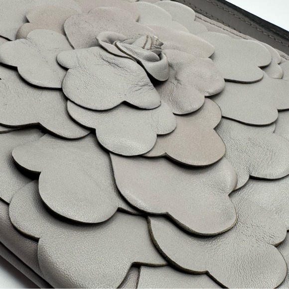 Patricia Nash Floral Petals Cassini Leather Wristlet plus Bonus Mini Floral Bag - Picture 5 of 16